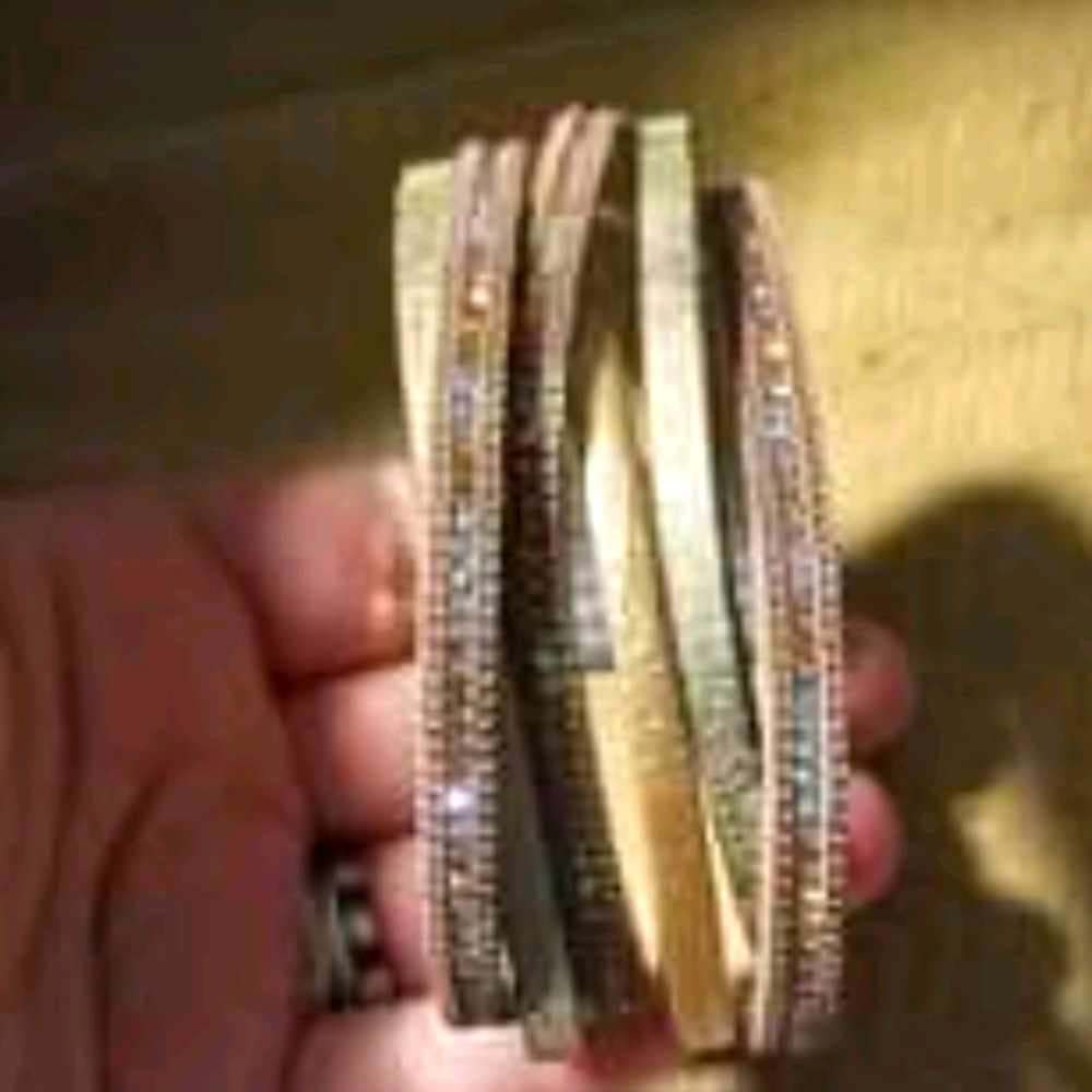 Magnetic bracelet leather